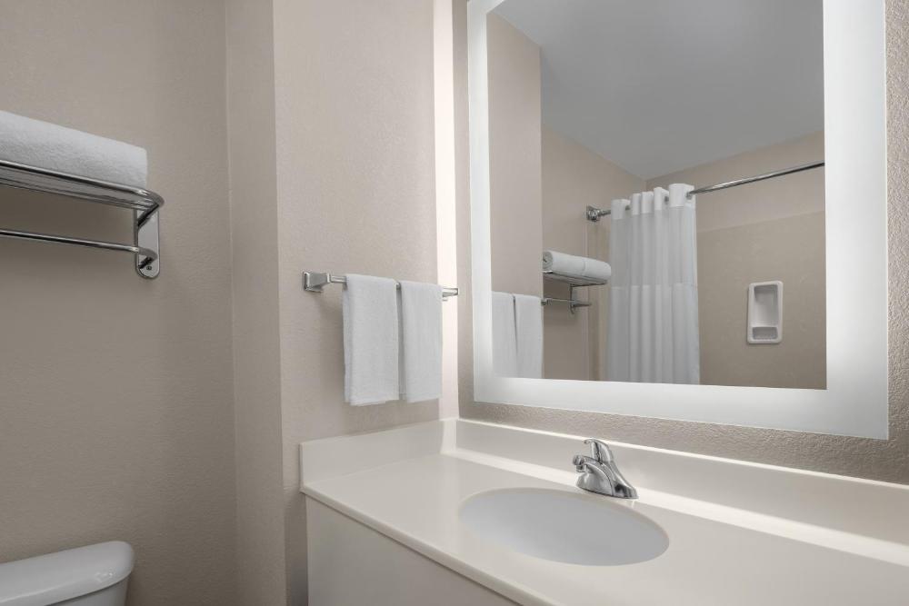 Executive Suite - King Bed interior